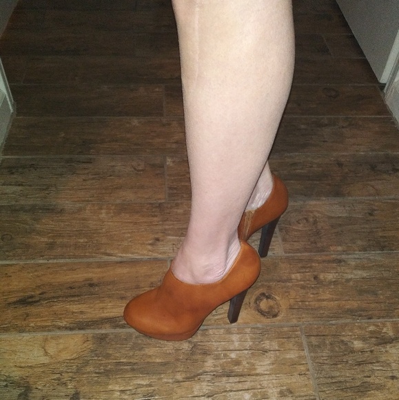 Steve Madden"Belbotm" Ankle Boot - Picture 2 of 7